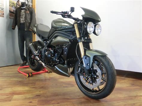 Details zum Custom-Bike Triumph Speed Triple 1050 Matt Khaki Green des Händlers Triumph Dortmund