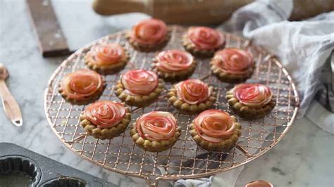 Mini Apple Rose Tarts 的图像结果