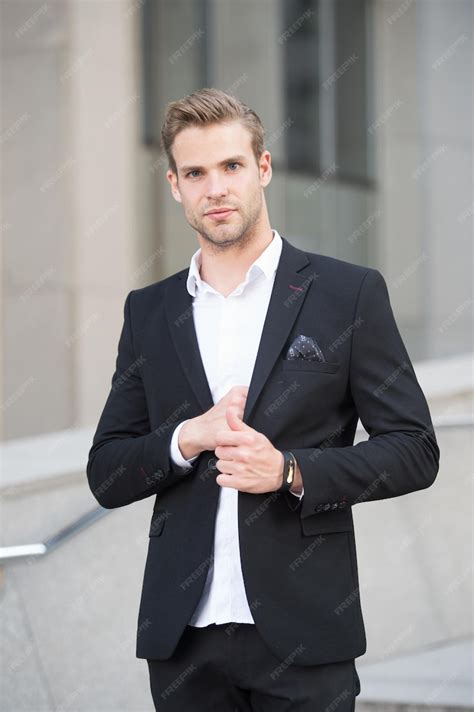 Attractive Businessman 的图像结果