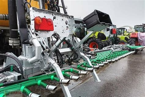 4.000 Stunden: Claas Xerion 3800 ST Gülleselbstfahrer für 171.360 Euro ...