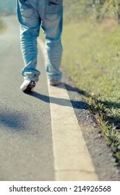 Business People Walking a Straight Line 的图像结果