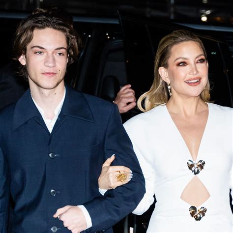Kate Hudson's thigh-high leather boots are straight out of Goldie Hawn's wardrobe | HELLO!