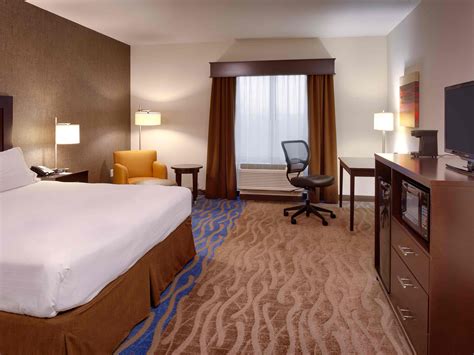Overland Park Hotel near Olathe, KS | Holiday Inn Express & Suites ...