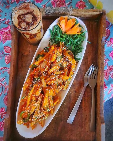 Menu at The Hideout cafe, Jibhi