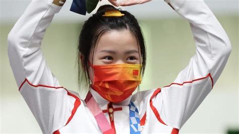 奥运冠军杨倩再陷争议，性感照曝光，网友呼吁应将心思多放训练上|杨倩|奥运冠军|训练_新浪新闻