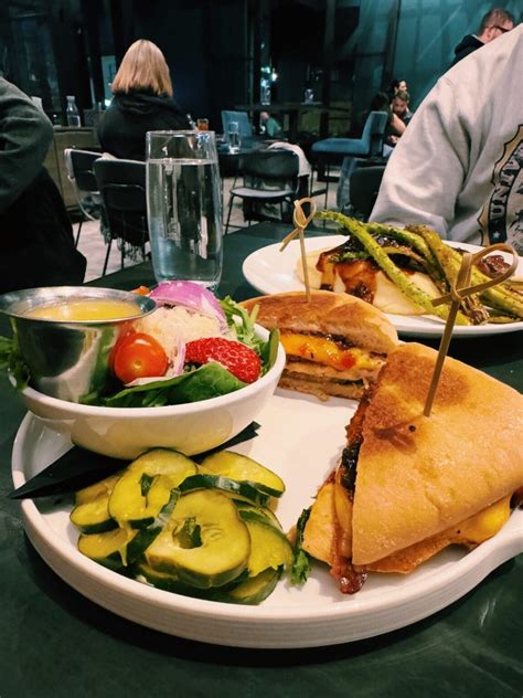 402 Eat + Drink - Omaha Places