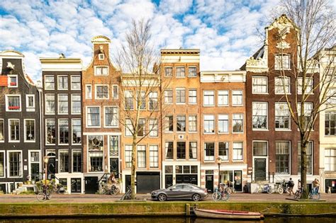 Row of Buildings Front View 的图像结果