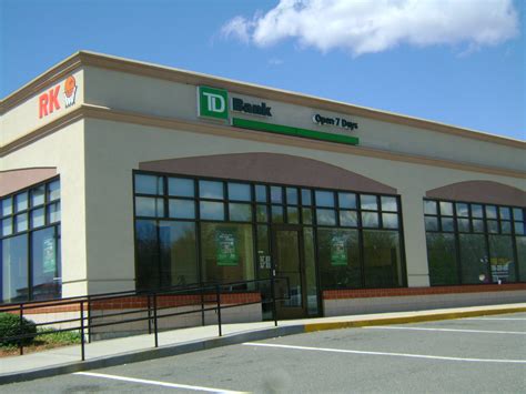 Bank Robbery Reported in Roche Brothers Plaza Monday | Easton, MA Patch