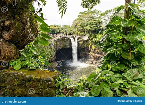 The Rainbow Falls, Hilo, Wailuku River State Park, Big Island, Hawaii ...