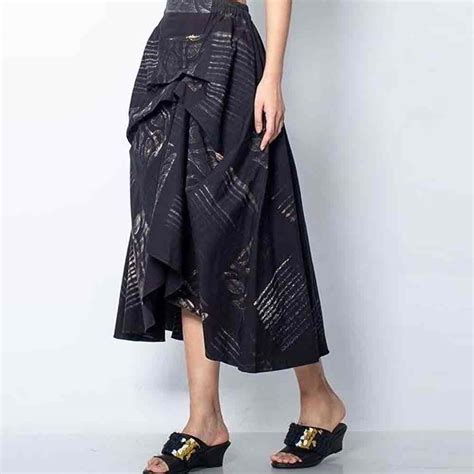 7 Rok Batik Wanita Terbaik untuk Tampilan Tradisional dan Modern