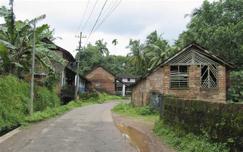 Take A Trip To This Strawberry Village Near Wai That Has Farms At Every ...