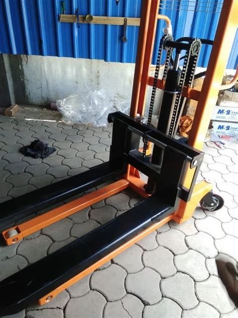 Pallet Stacker - 5 Ton Hydraulic Pallet Stacker Manufacturer from Pune