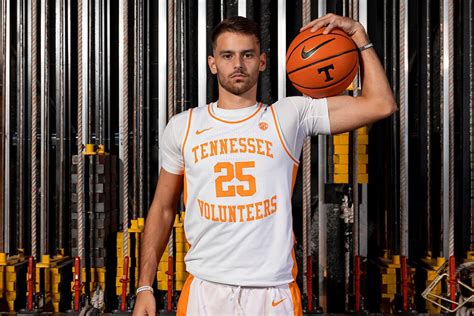 #14 Tennessee Vols Basketball hits the road for clash with #19 Alabama ...