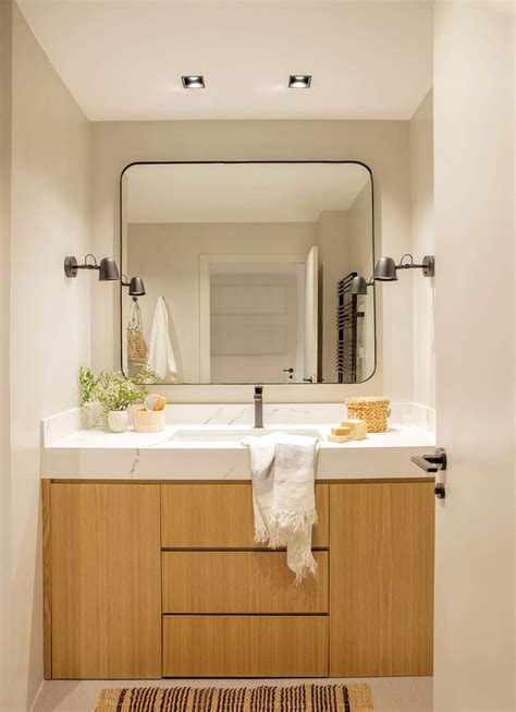 10 buenas ideas para dar luz a un baño pequeño y oscuro con el sello de ...