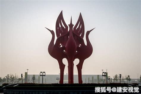 彩色不锈钢大型抽象丹顶鹤-宏通雕塑