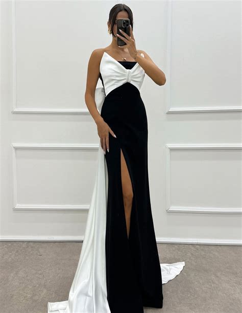 Maxi party dress with bow neckline | INVITADISIMA