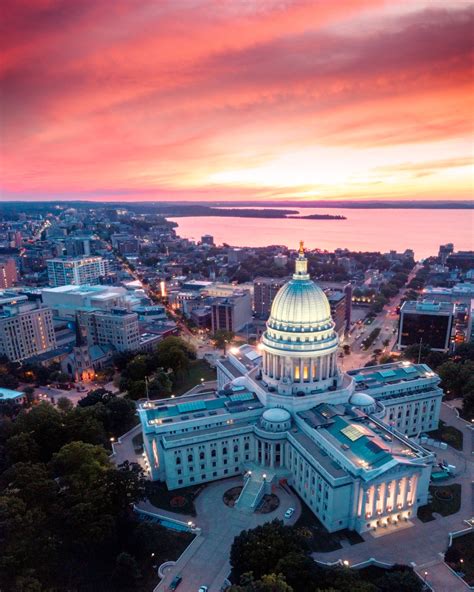 A view of the sky over downtown Madison, WI : r/SkyPorn