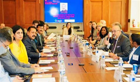 Union Minister Dr Jitendra Singh interacts with CEOs and ...
