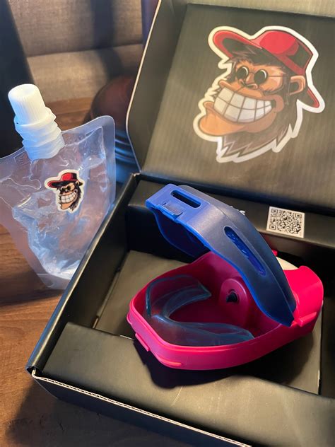 Grilla Box - Self Cleaning Mouthguard Container