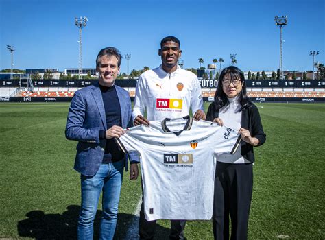 Mosquera: “Estoy muy contento e ilusionado de la oportunidad de seguir en este gran club ...