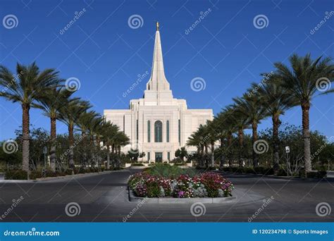 The Mormon Gilbert Arizona Temple in Gilbert Arizona Editorial Stock ...
