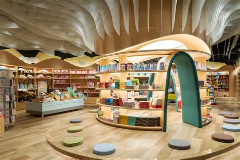 新型书店设计：再小的店铺也有要自己的品牌_书店装修，诠释设计之美，缔造空间之魂