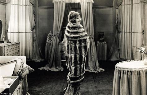 Rare vintage photos show home life changing over the centuries