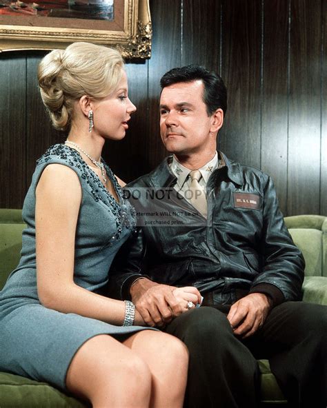 BOB CRANE IN THE TV SHOW "HOGAN'S HEROES" - 8X10 PUBLICITY PHOTO (FB-546) | eBay
