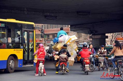 横断歩道を管理しなければならない中国 : ZAPZAP！ 世界の面白いニュース