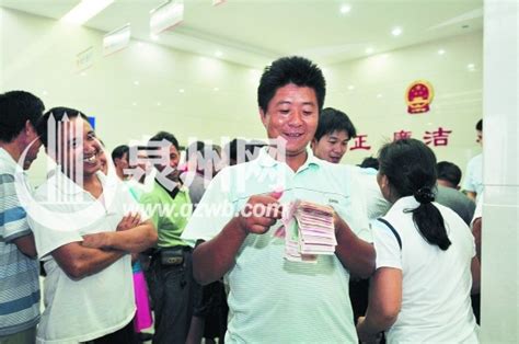 12名亲戚分走工资 晋江法院协调80名工人讨回56万 - 城事要闻 - 东南网泉州频道