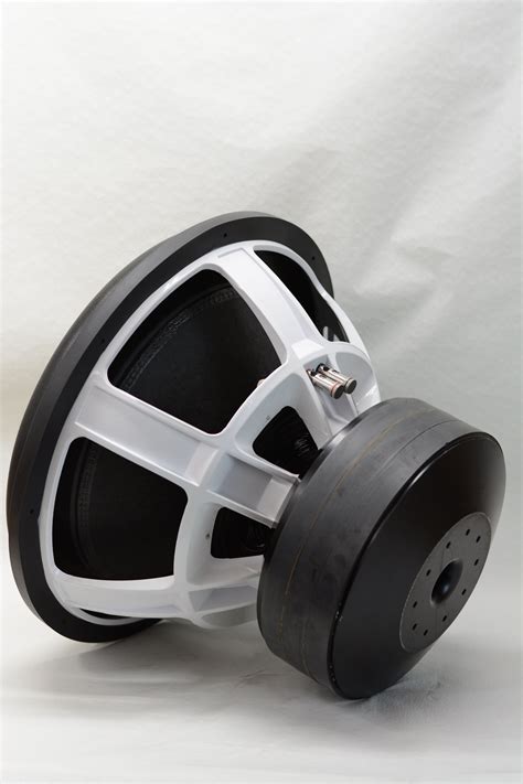 18" Custom Hand Built Subwoofer 5000rms (Team 18) - EM Audio Subwoofers