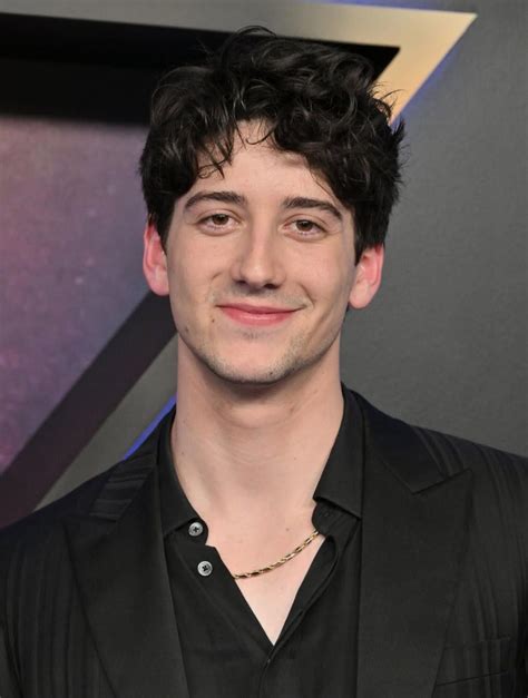 Milo Manheim 💜 | Atrizes, Personagens masculinos, Atores