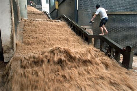 Extreme Weather Examples 的图像结果