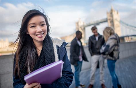 大学生向け海外留学の種類、語学留学や短期留学の特徴とは？ | BERKELEY HOUSE