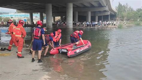 男子为救落水儿童溺亡，其妻子：他曾体力不支又返回救人_腾讯新闻