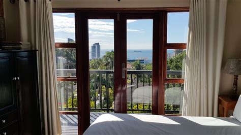 CROOKED TREE COTTAGE (Umhlanga Rocks) - Guesthouse Reviews, Photos ...