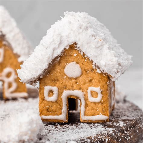How To Cook That Mini Gingerbread House