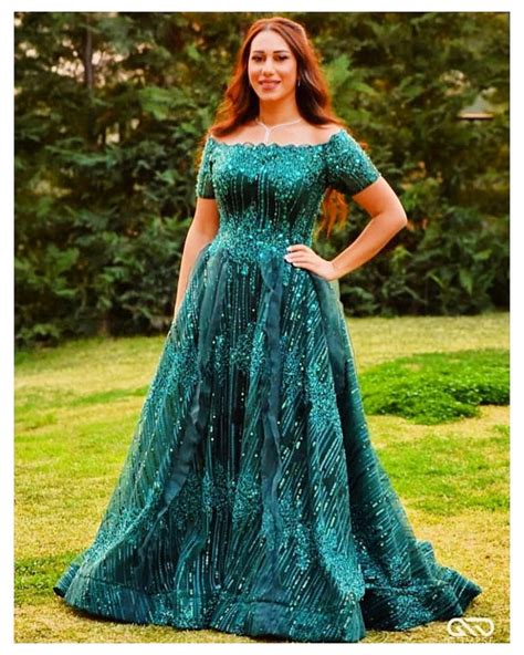 Green off-shoulder gown – Ricco India