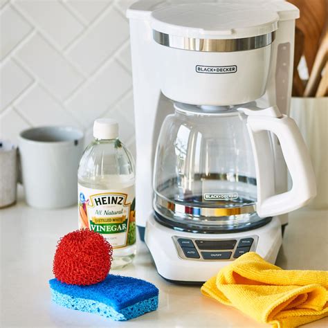 How to Clean Coffee Maker With Vinegar: Quick & Easy Guide