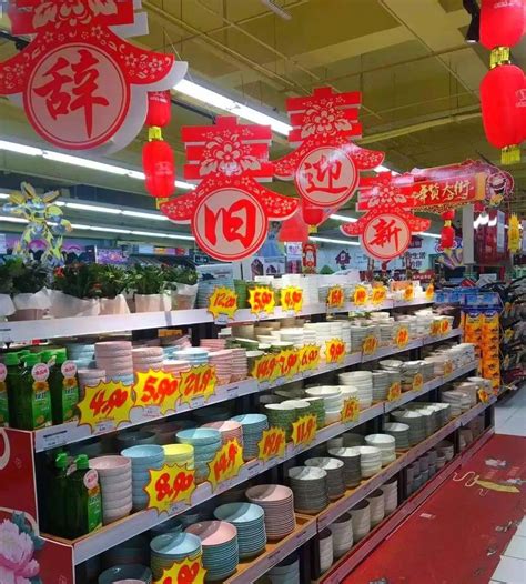 华联超市济南王舍人店春节商品陈列花样迭出，令人叹为观止！__凤凰网