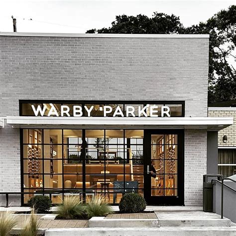 Storefront Building 的图像结果