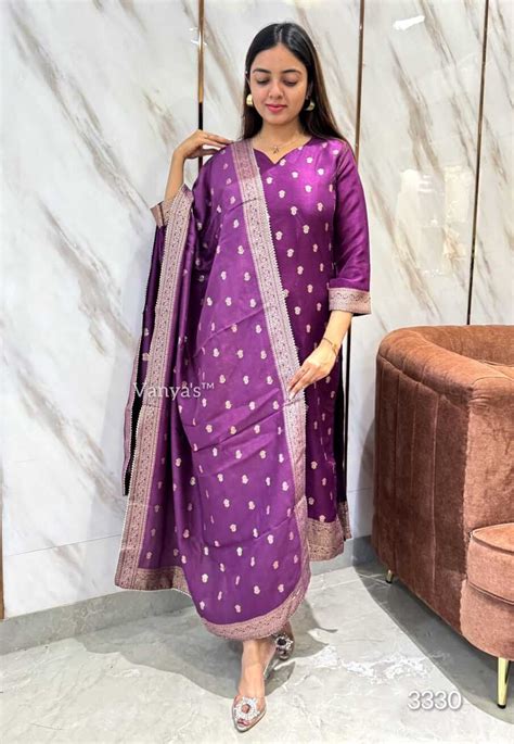 Dola Silk Banarsi – Aaryes Collection