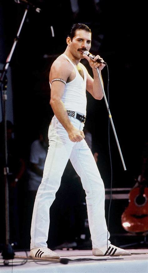 15/07/1985. Queen lead singer Freddie Mercury. Best Rock band EVER ...