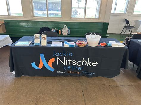 Alumni Program – Jackie Nitschke Center