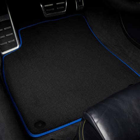Volvo XC60 Floor Mats - First Generation - Blue Edging