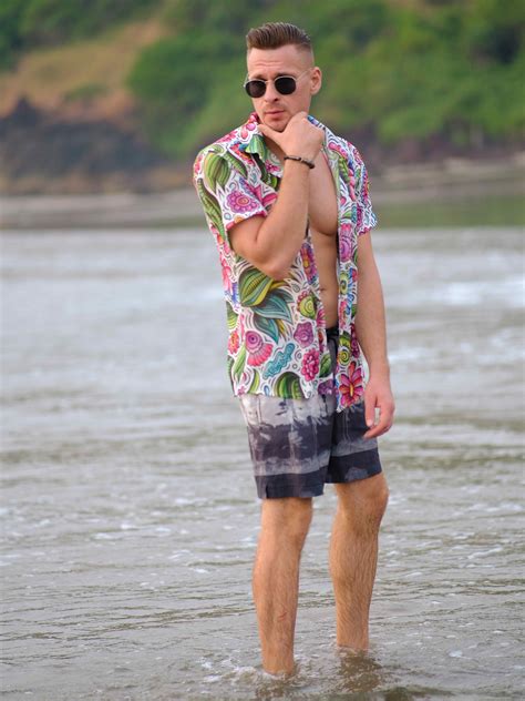 Buy Men's Funky Floral Travel Beach Shirt – Enimane