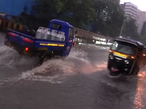Heavy rain in 5 stat Waterlogged roads in Maharashtra-Bengal; Also ...