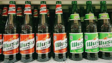买乌苏啤酒，“红瓶”和“绿瓶”哪个好喝？以后别乱买，涨知识了_腾讯新闻