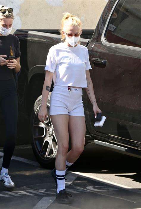 CelebMafia - Celebrity Style, Fashion, Clothes, Outfits, Photos, GIFs ...