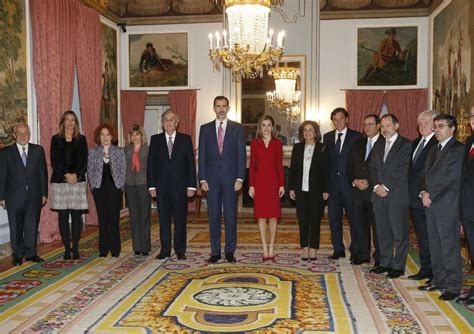 Letizia, de nuevo de rojo, de nuevo de Varela